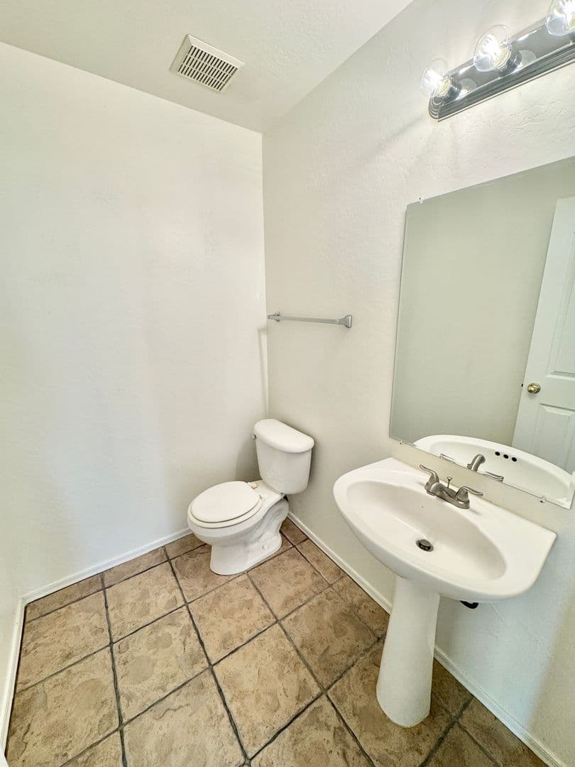 AVONDALE House: 12214 W APACHE ST