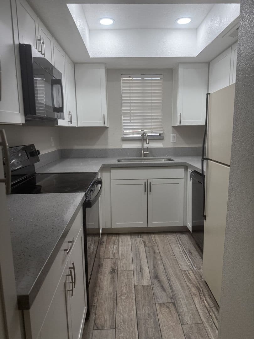 TEMPE Condo: 1215 E LEMON ST #105