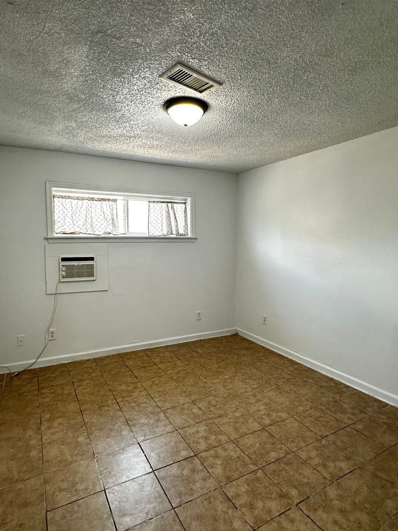 EL MIRAGE Apartment: 14005 N PALM ST #4
