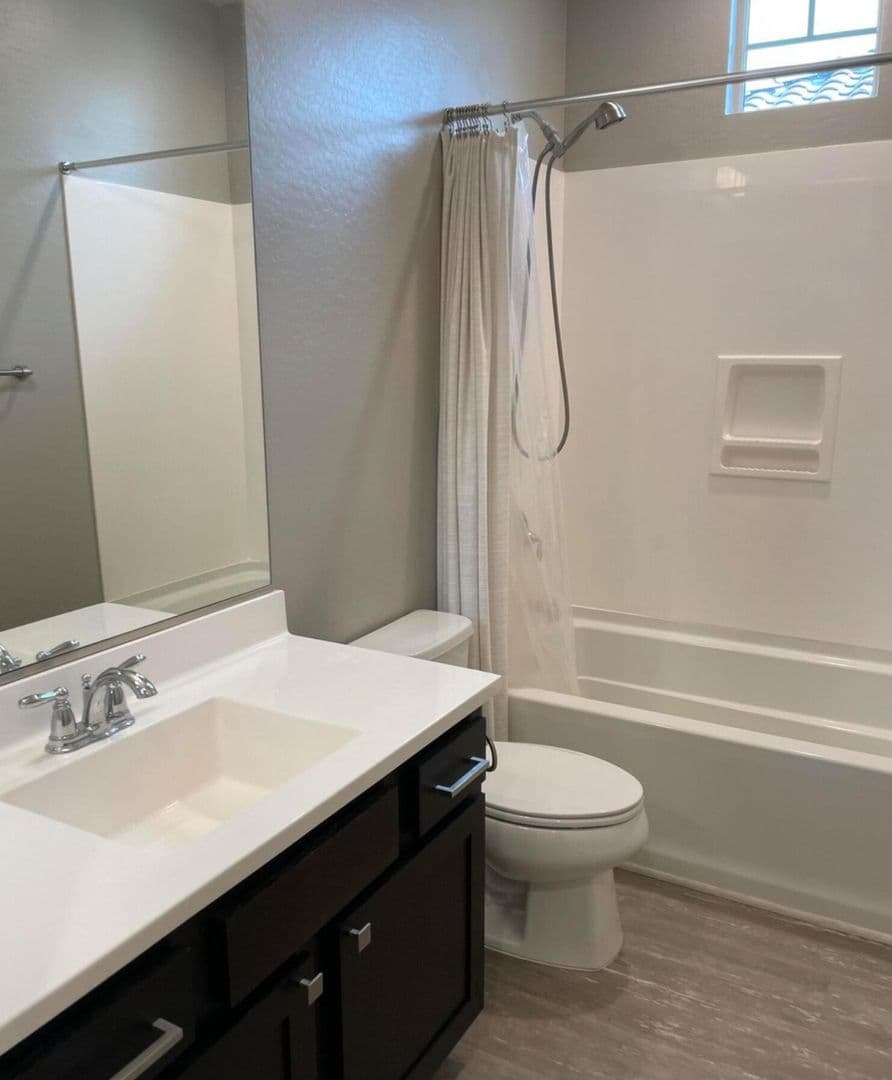 GILBERT House: 2111 S AGNES LN