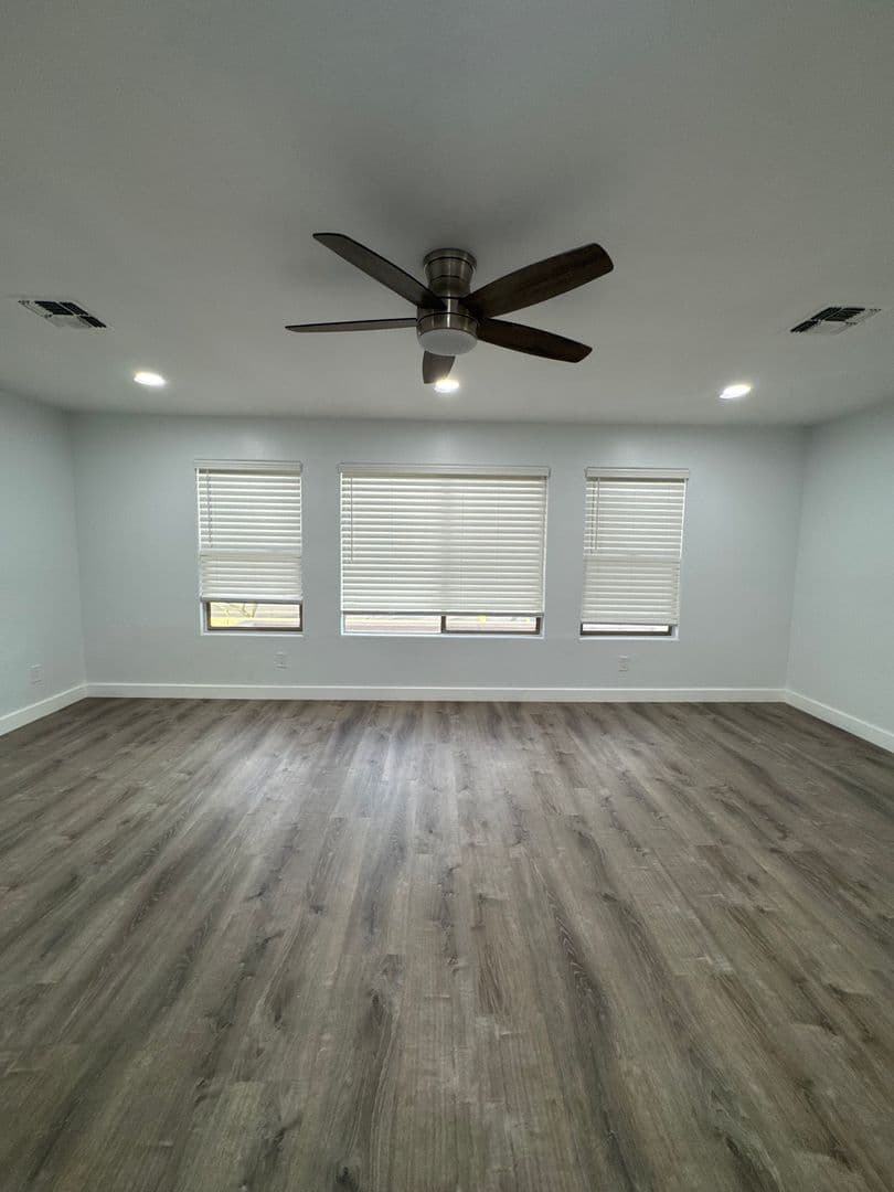PEORIA House: 29855 N 71ST DR