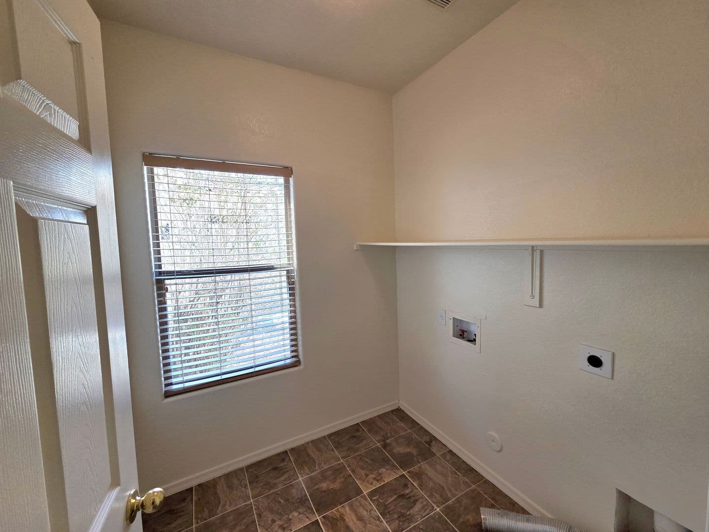 AVONDALE House: 609 W RIO VISTA LN