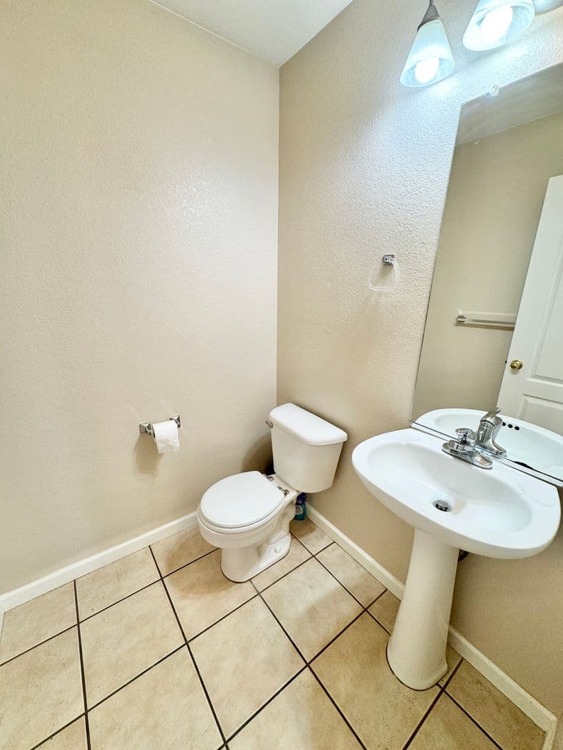 AVONDALE House: 1941 N 107TH DR