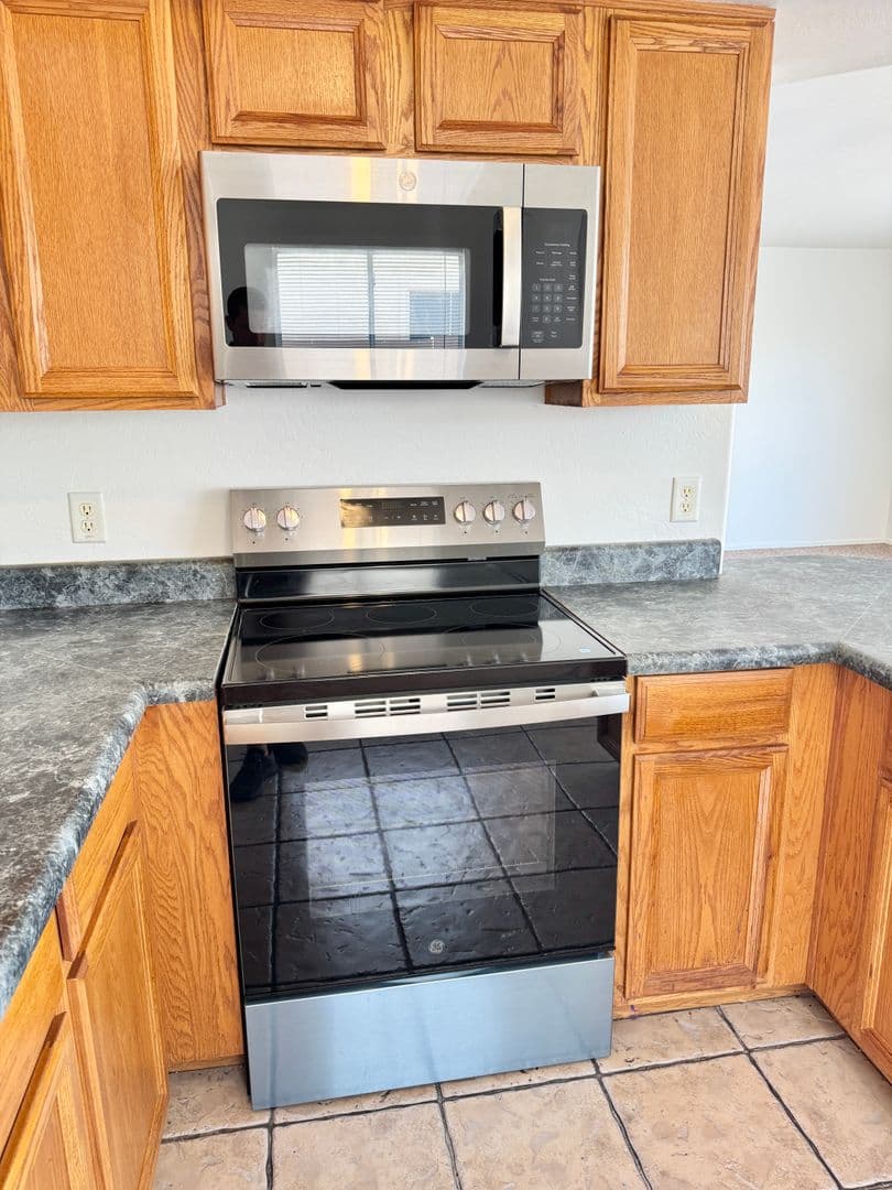 AVONDALE House: 12214 W APACHE ST