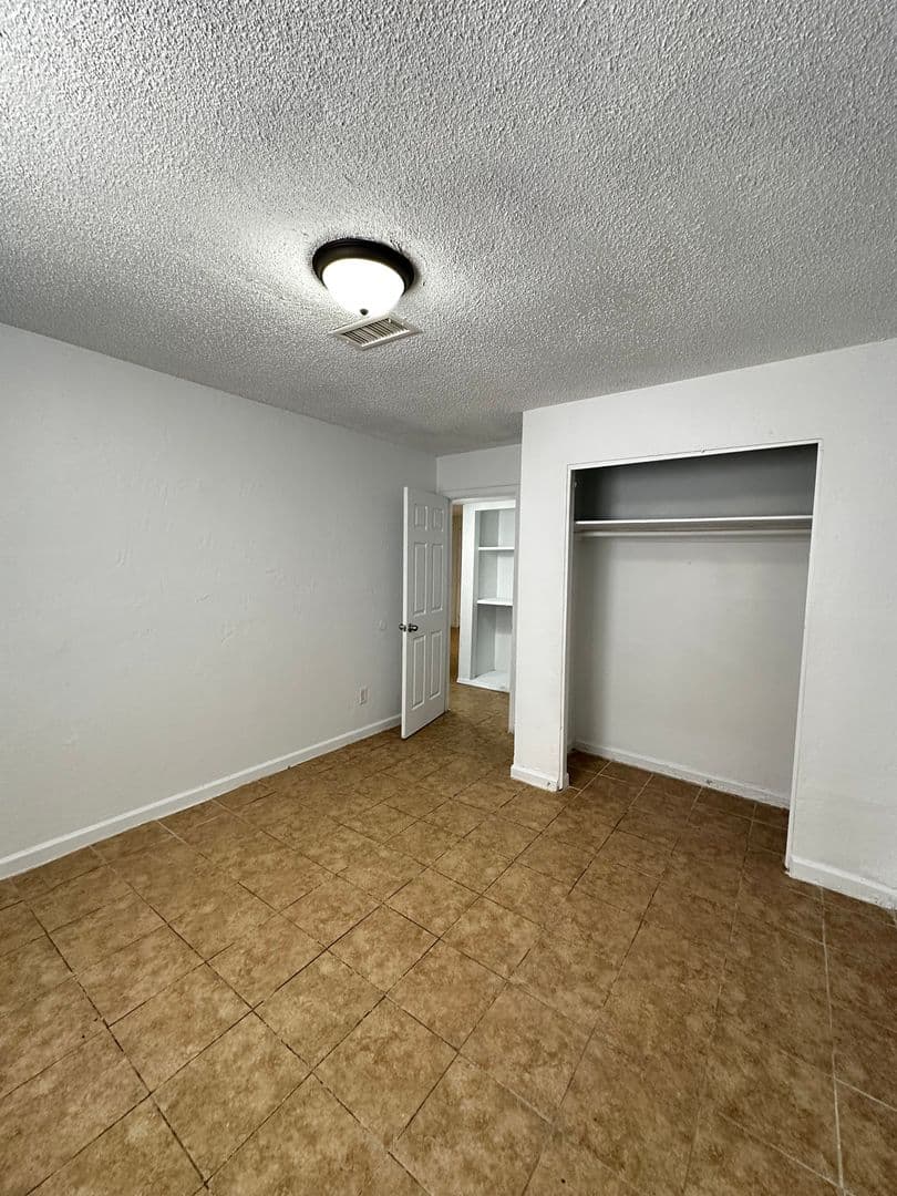 EL MIRAGE Apartment: 14005 N PALM ST #4