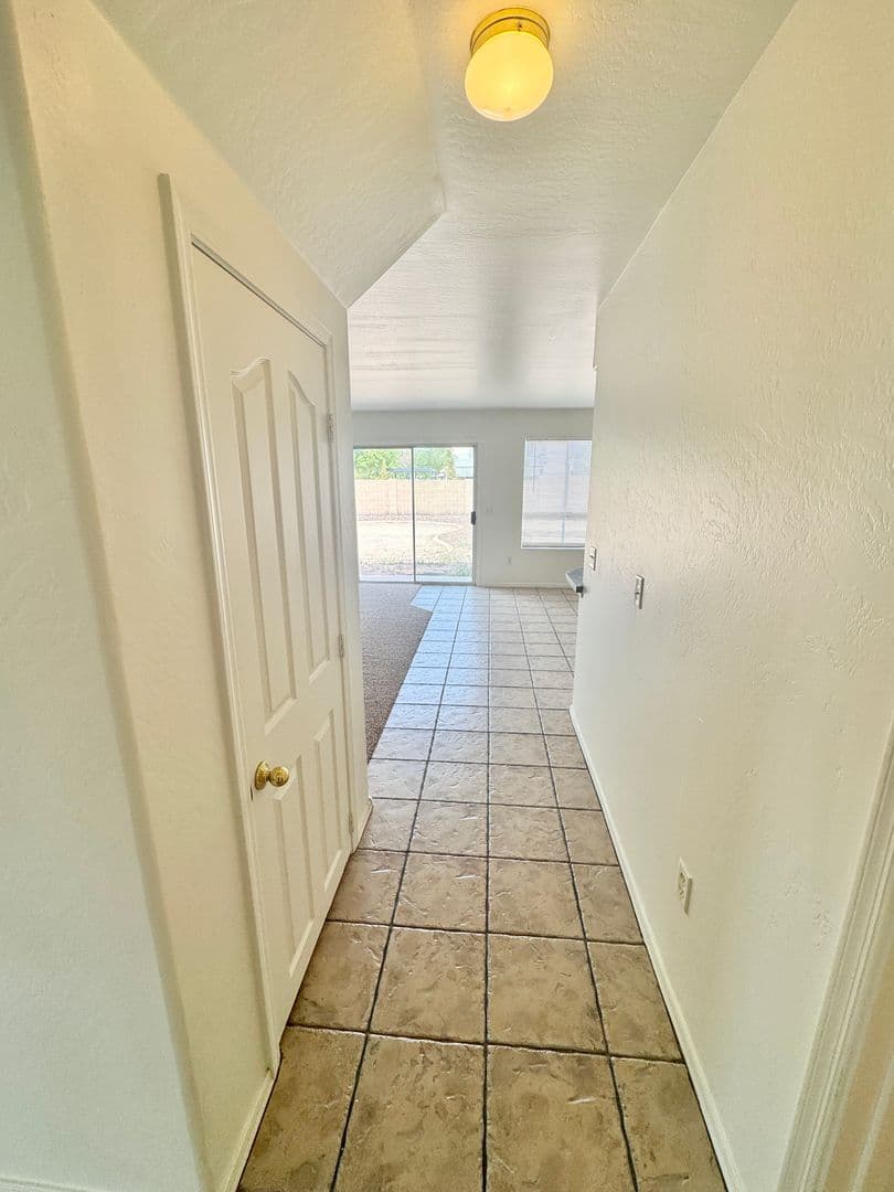 AVONDALE House: 12214 W APACHE ST