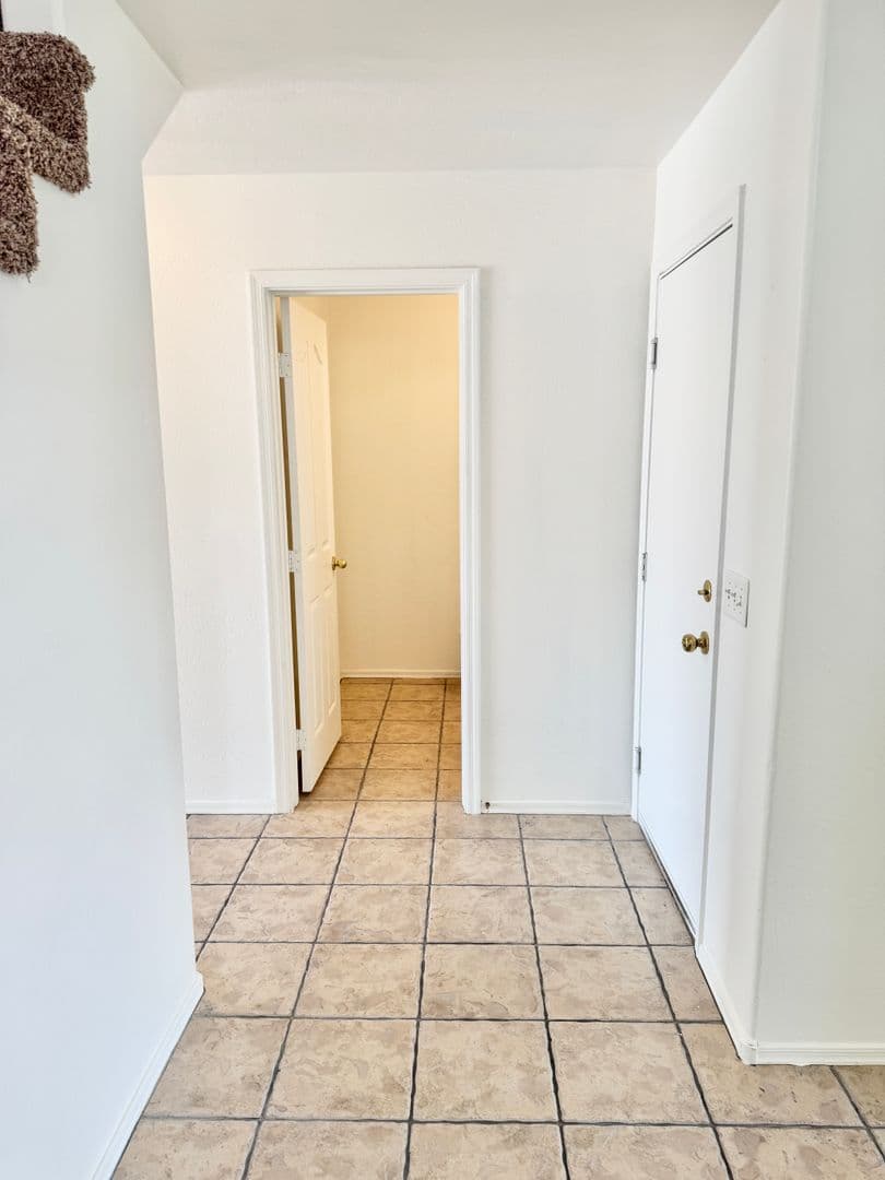 AVONDALE House: 12214 W APACHE ST
