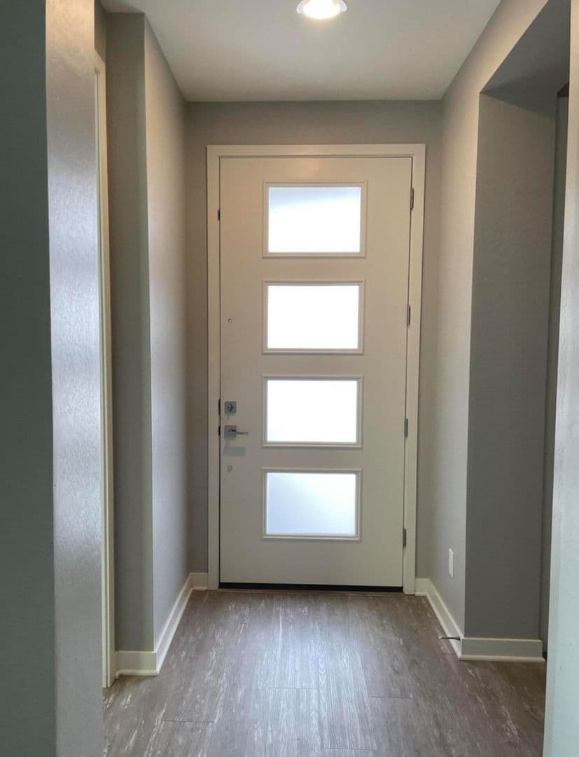 GILBERT House: 2111 S AGNES LN