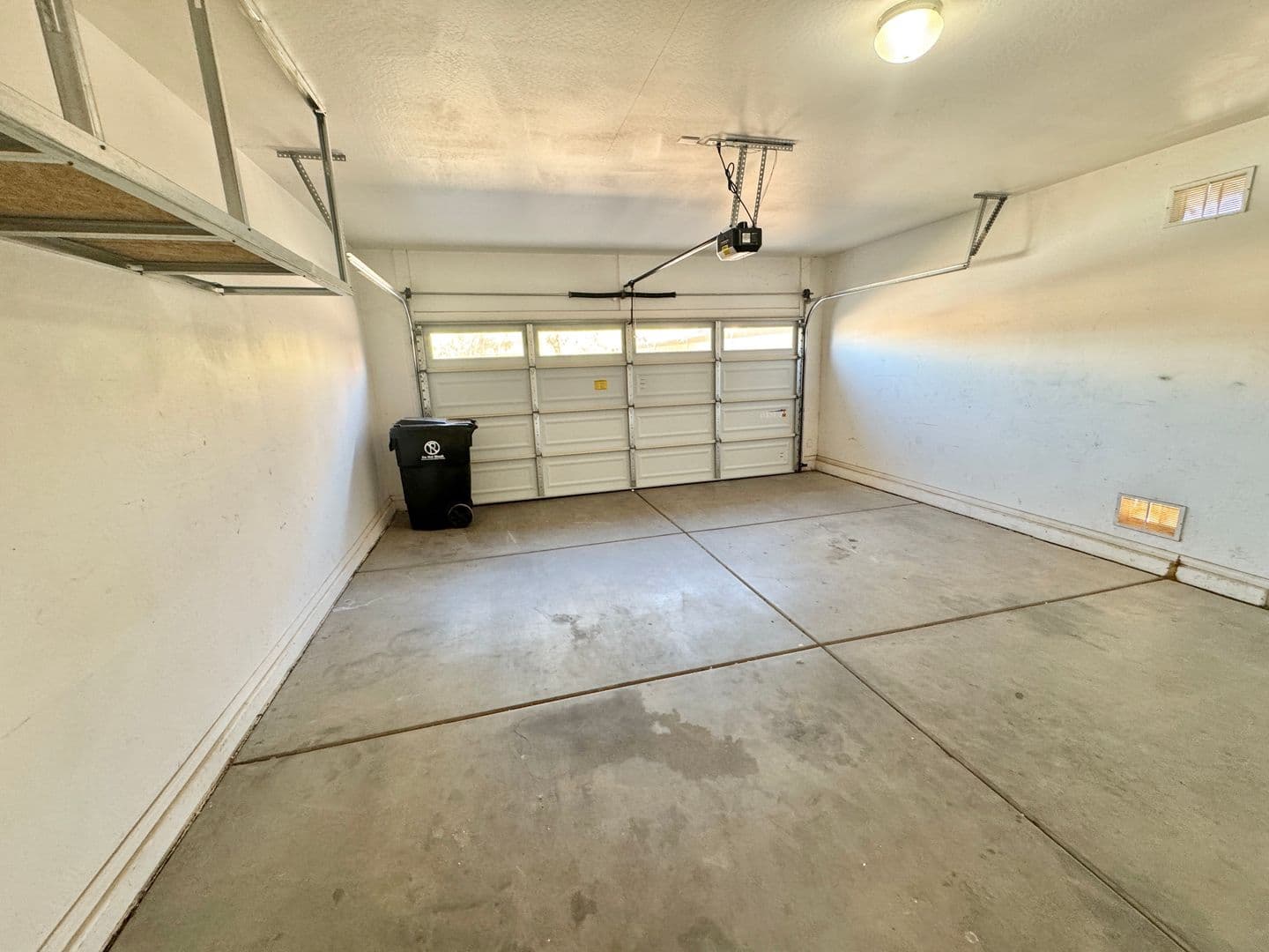AVONDALE House: 314 S 117TH DR