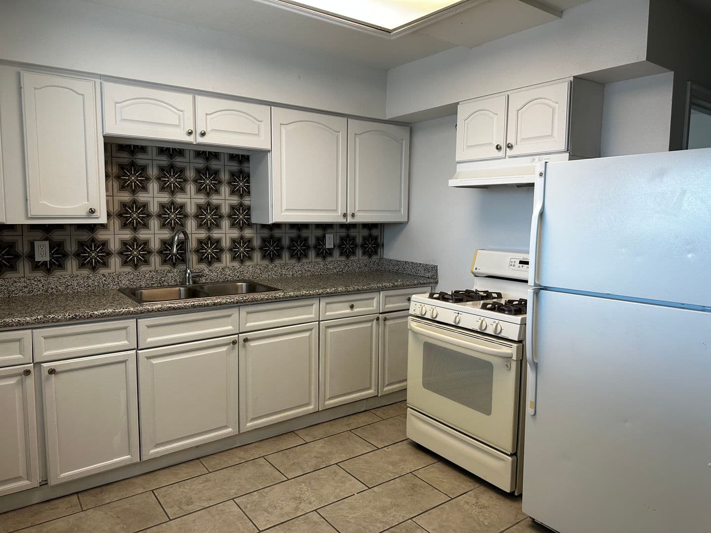 EL MIRAGE Apartment: 13913 N PALM ST #14