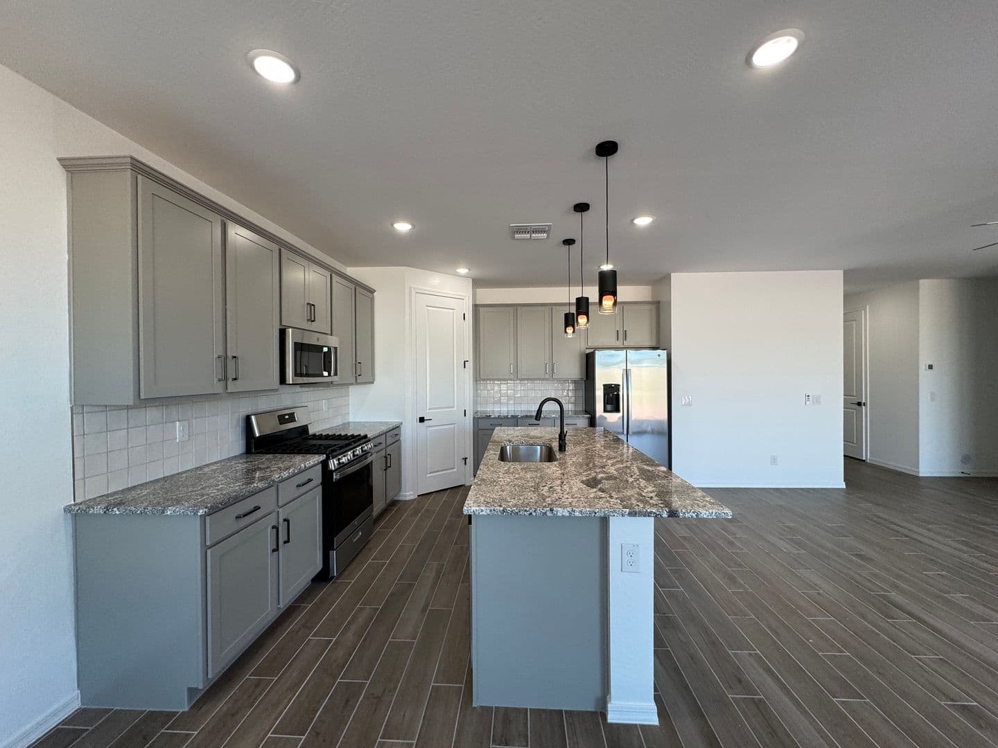 PEORIA House: 7606 W SMOKETREE DR