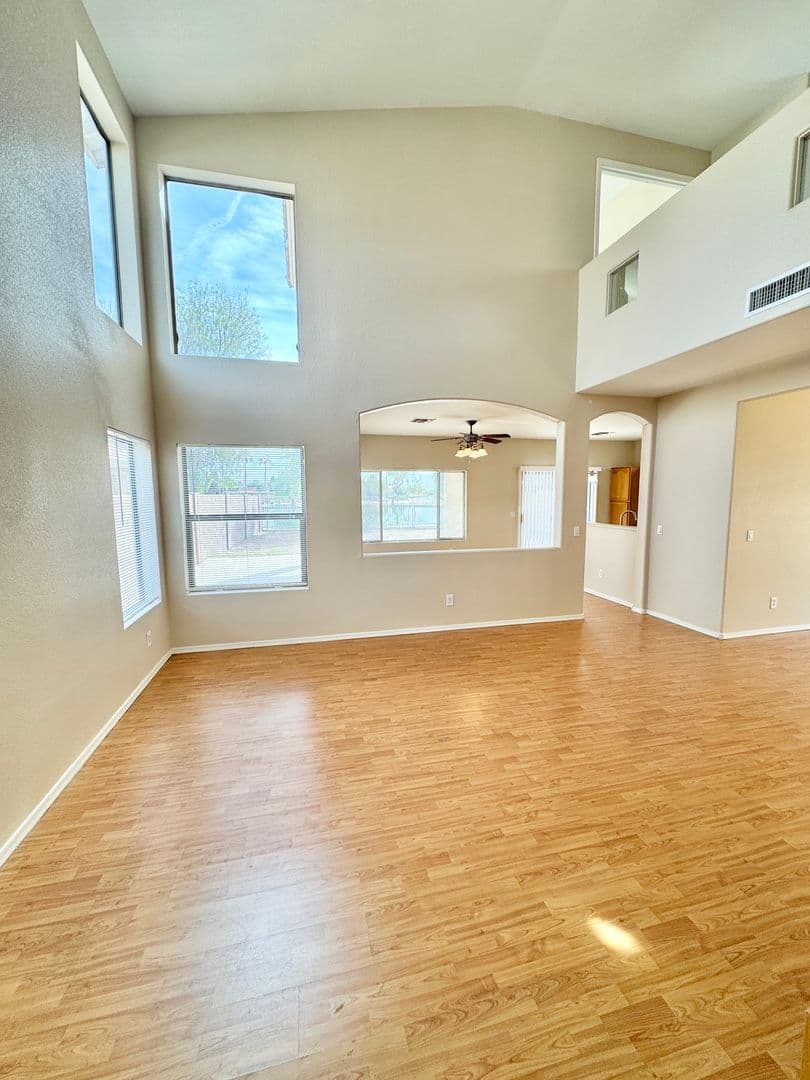 AVONDALE House: 1941 N 107TH DR