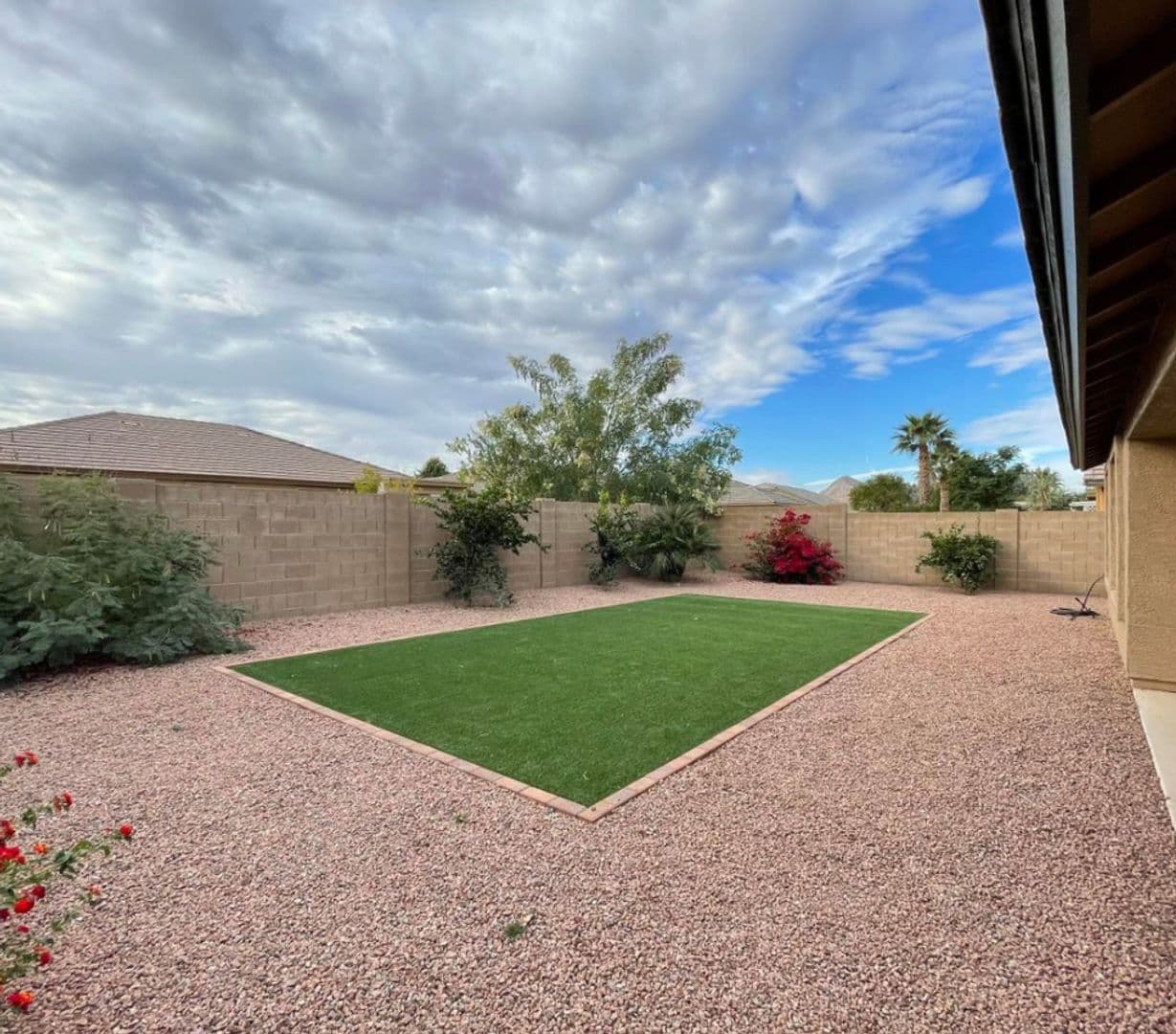 SAN TAN VALLEY House: 1979 W HALF MOON CIRCLE