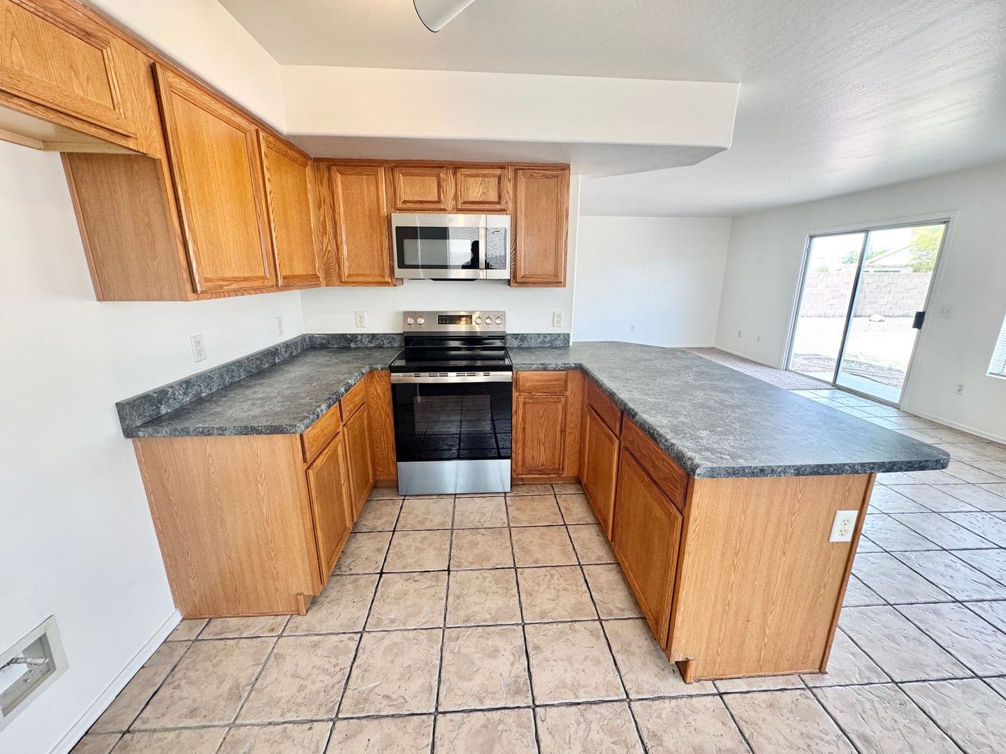 AVONDALE House: 12214 W APACHE ST