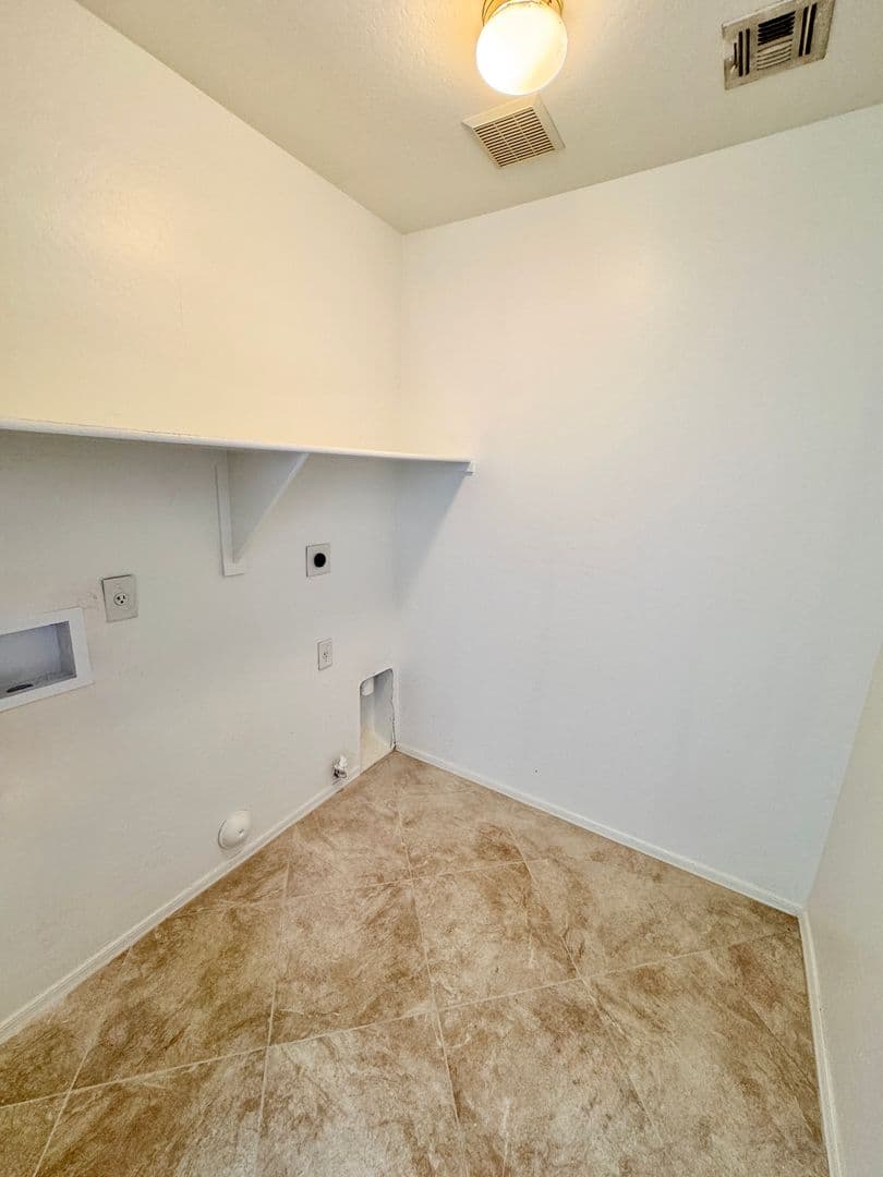 AVONDALE House: 12214 W APACHE ST
