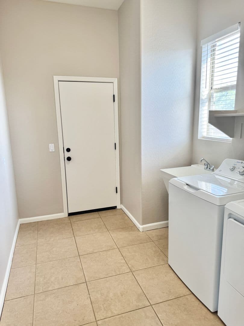 PHOENIX House: 33007 N 23RD AVE