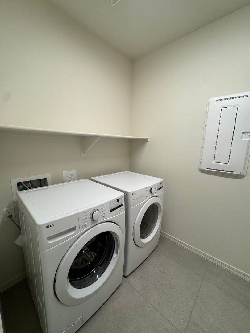 SURPRISE House: 17156 W SMOKETREE DR