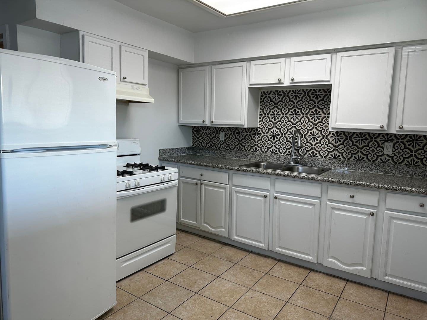 EL MIRAGE Apartment: 13913 N PALM ST #11