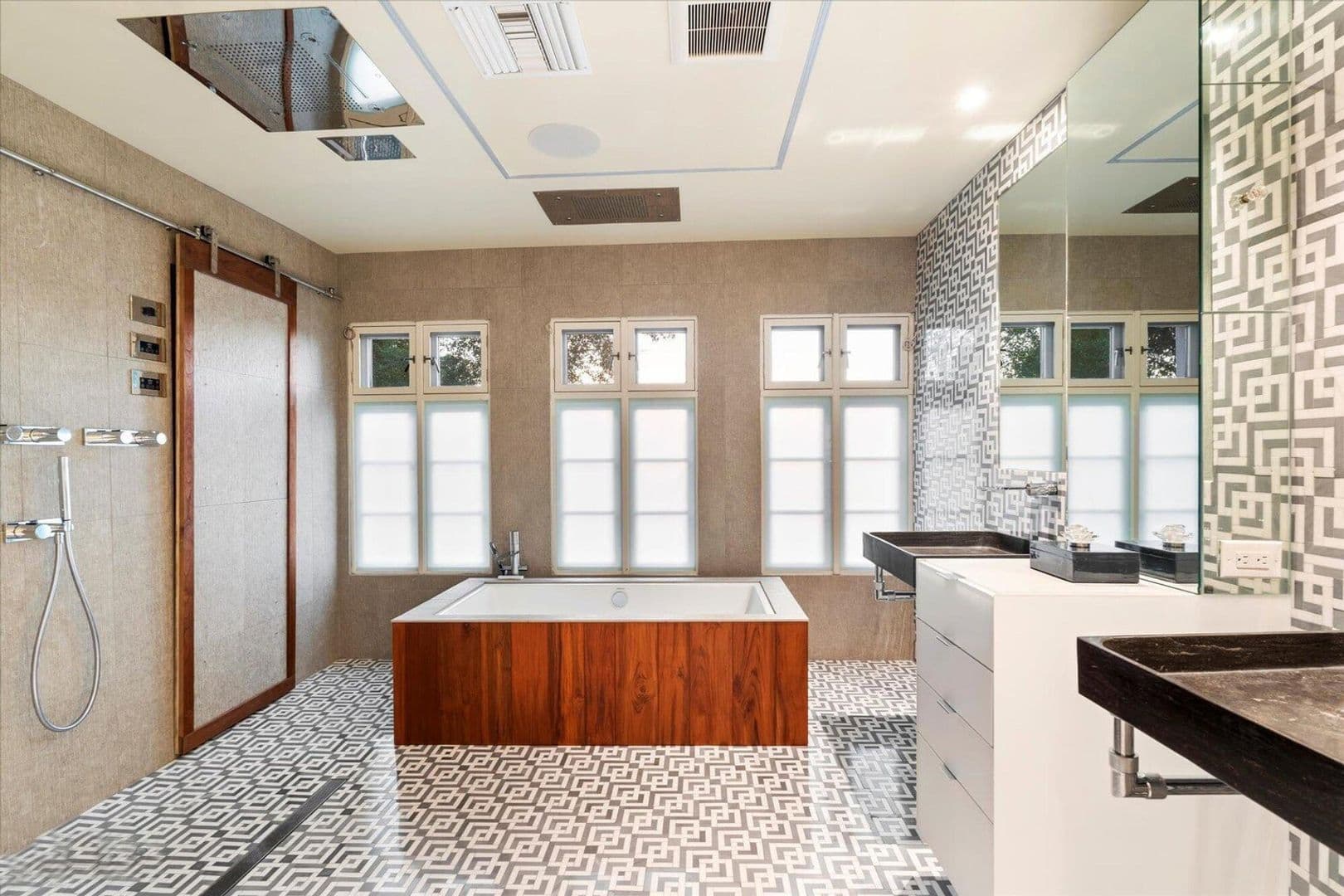 PHOENIX House: 341 E MONTE VISTA RD