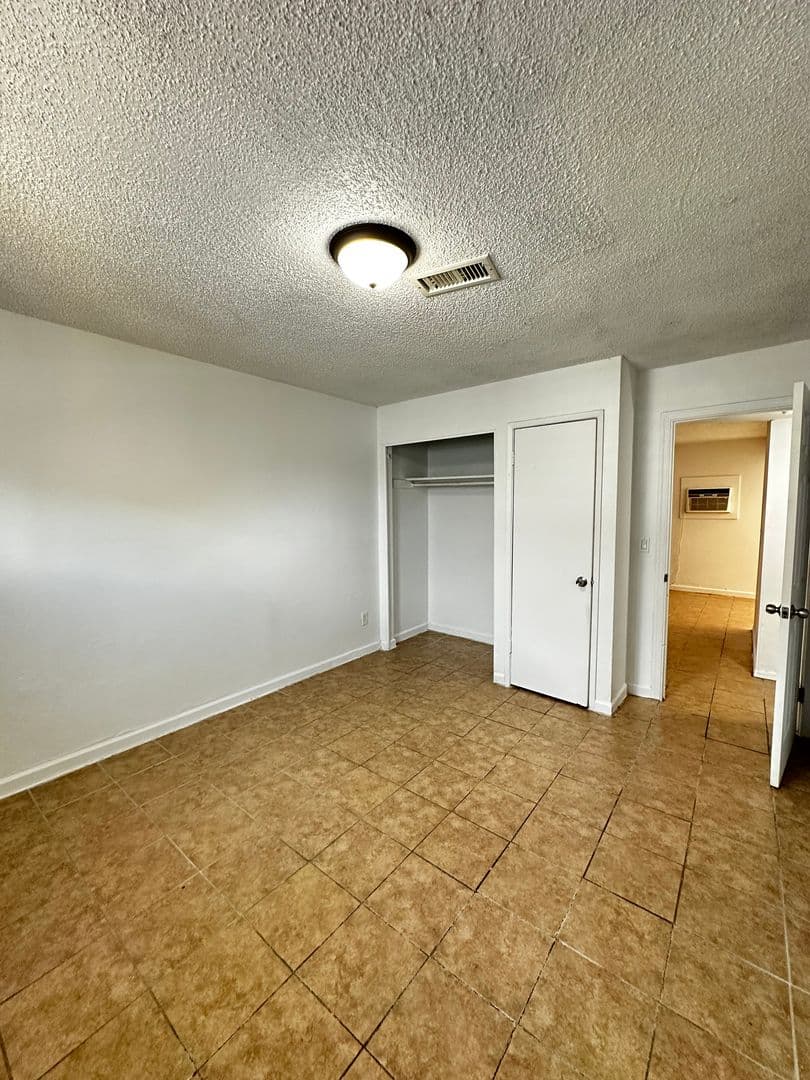 EL MIRAGE Apartment: 14005 N PALM ST #4