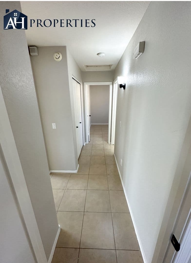 BUCKEYE House: 805 E CENTRE AVE
