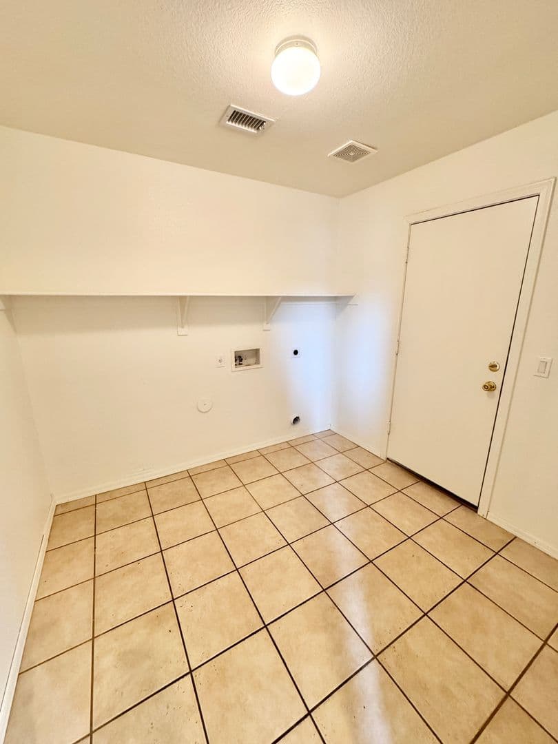 AVONDALE House: 1941 N 107TH DR