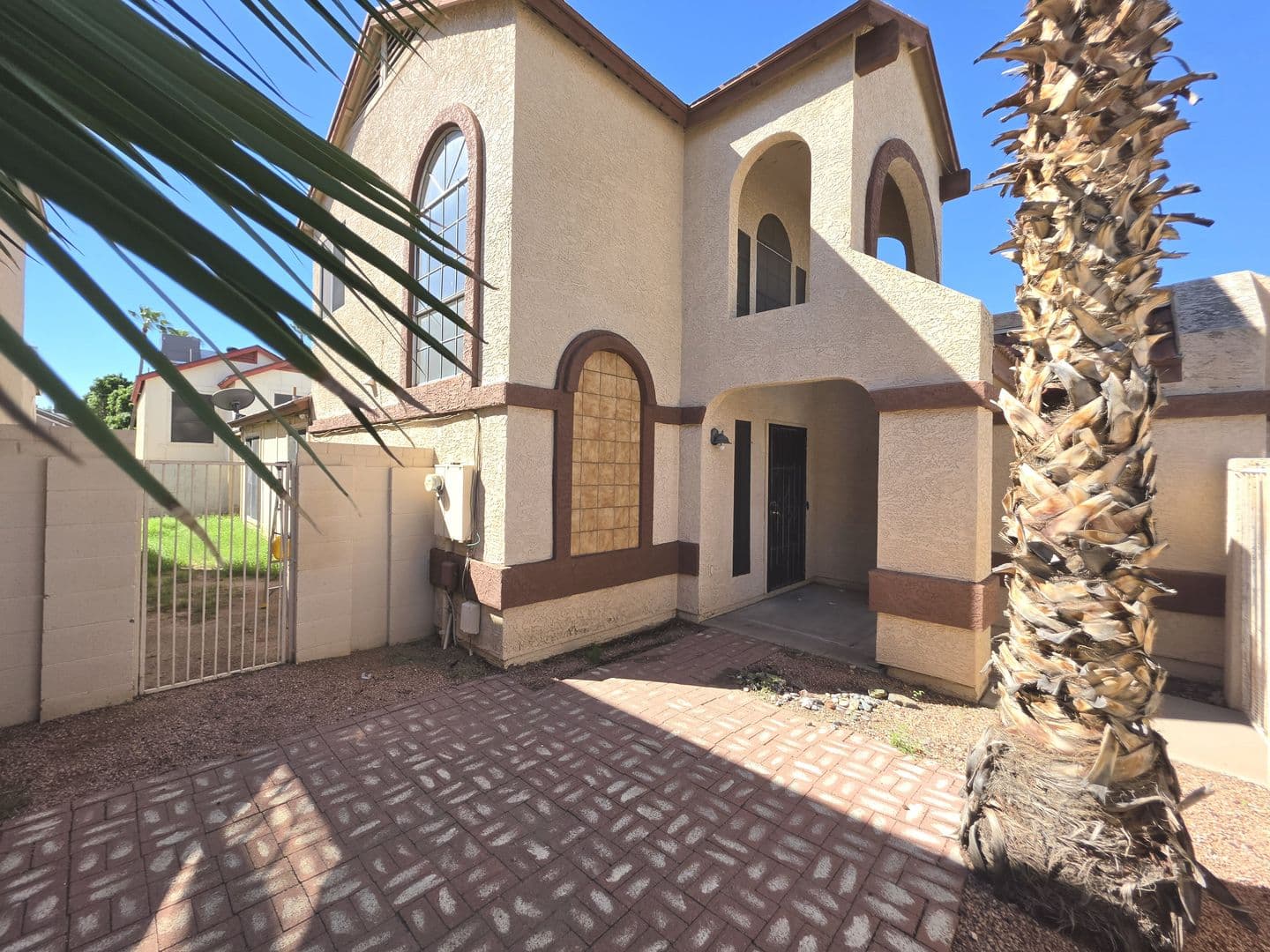 PHOENIX House: 513 E TARO LN