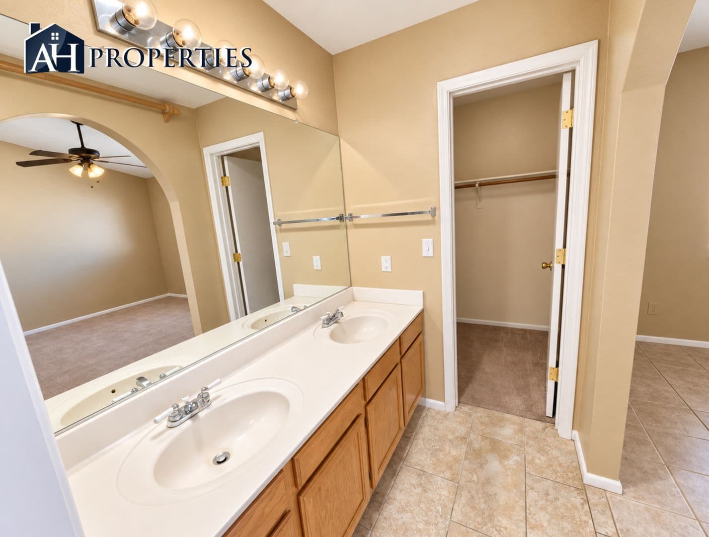 PEORIA House: 7062 W CARON DR