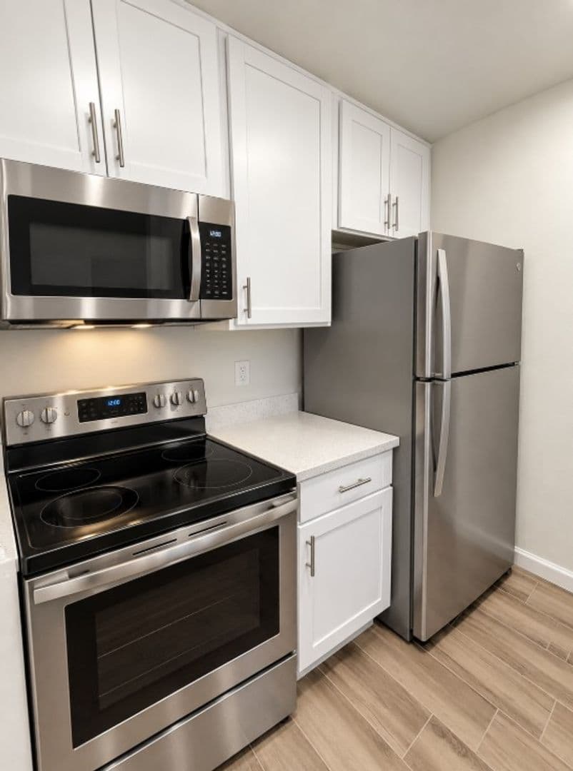 PHOENIX House: 906 E FAIRMOUNT AVE