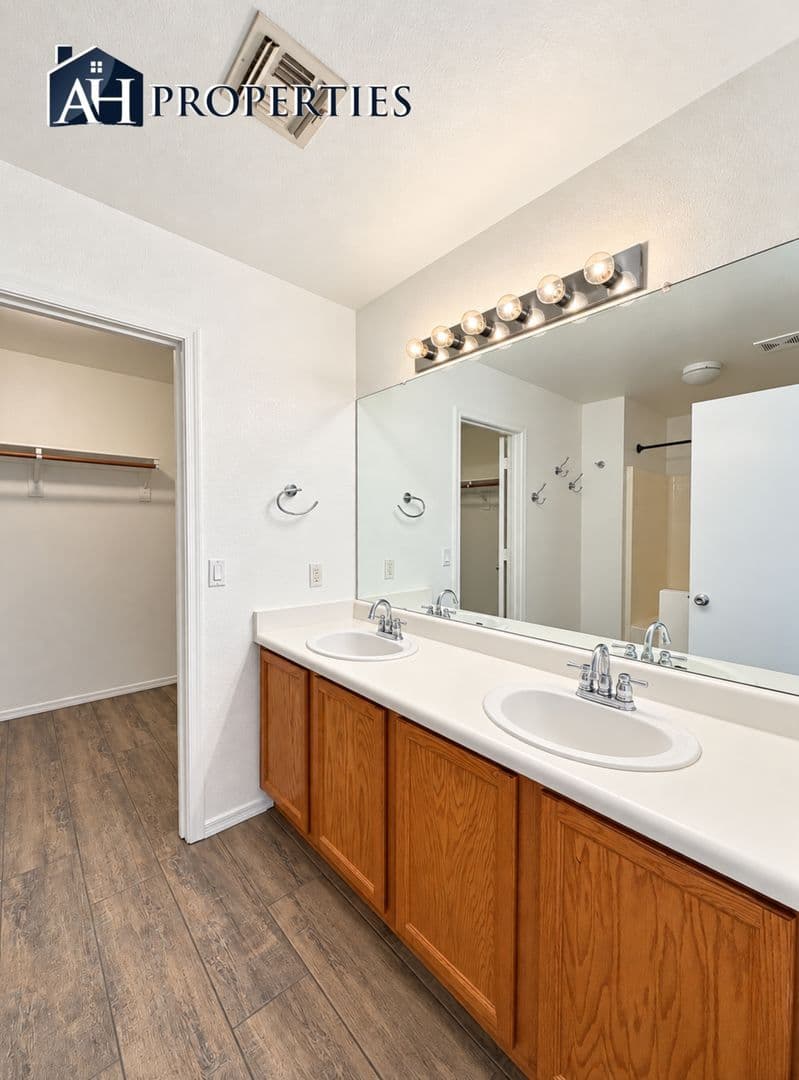 SURPRISE House: 16723 N 113TH LN