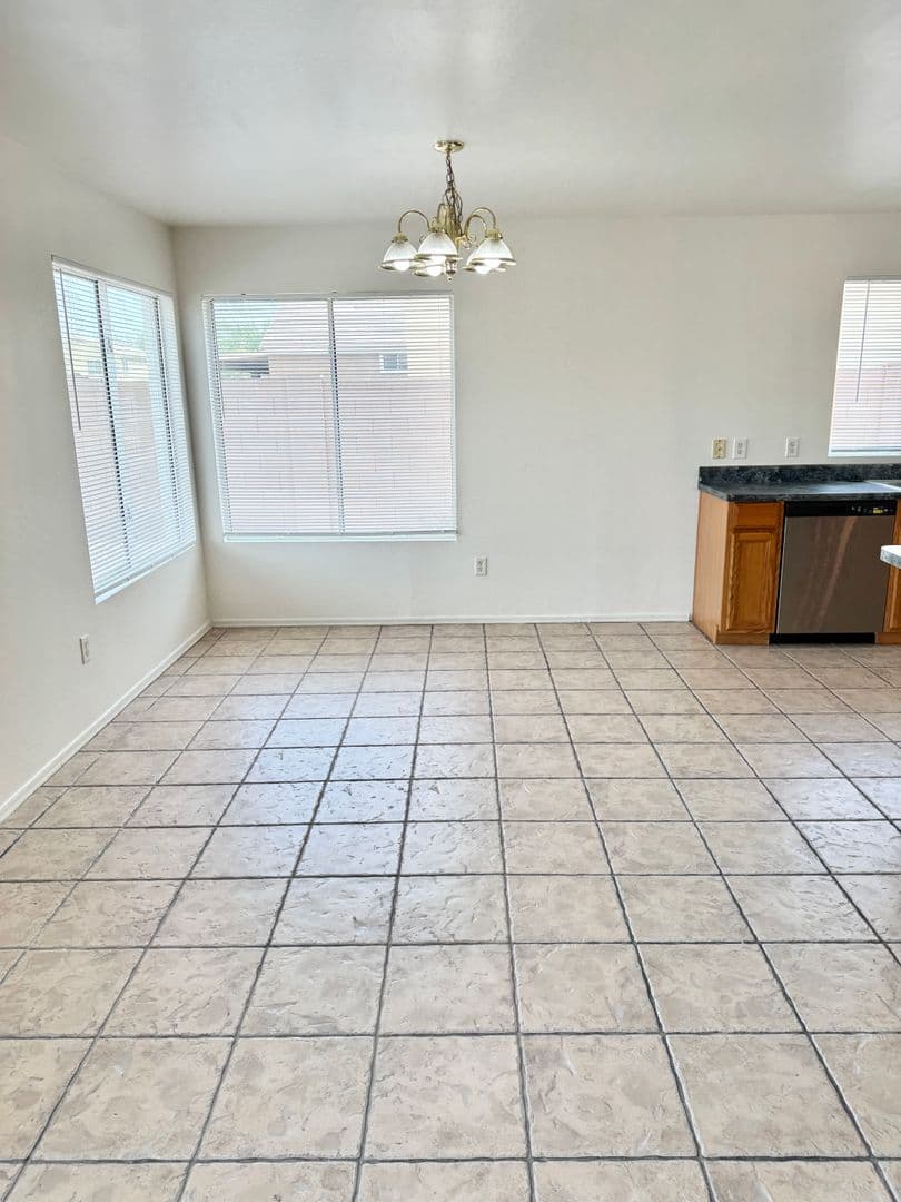 AVONDALE House: 12214 W APACHE ST