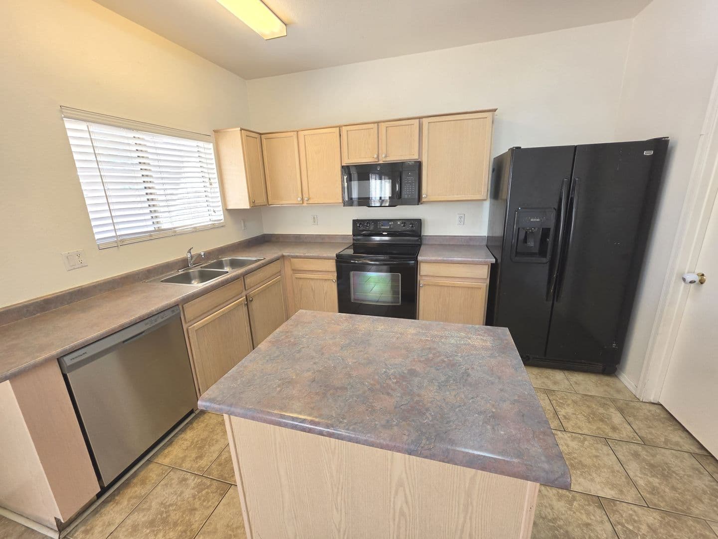 SAN TAN VALLEY House: 30469 N PLANTATION DR
