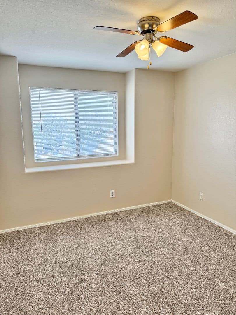 AVONDALE House: 1941 N 107TH DR