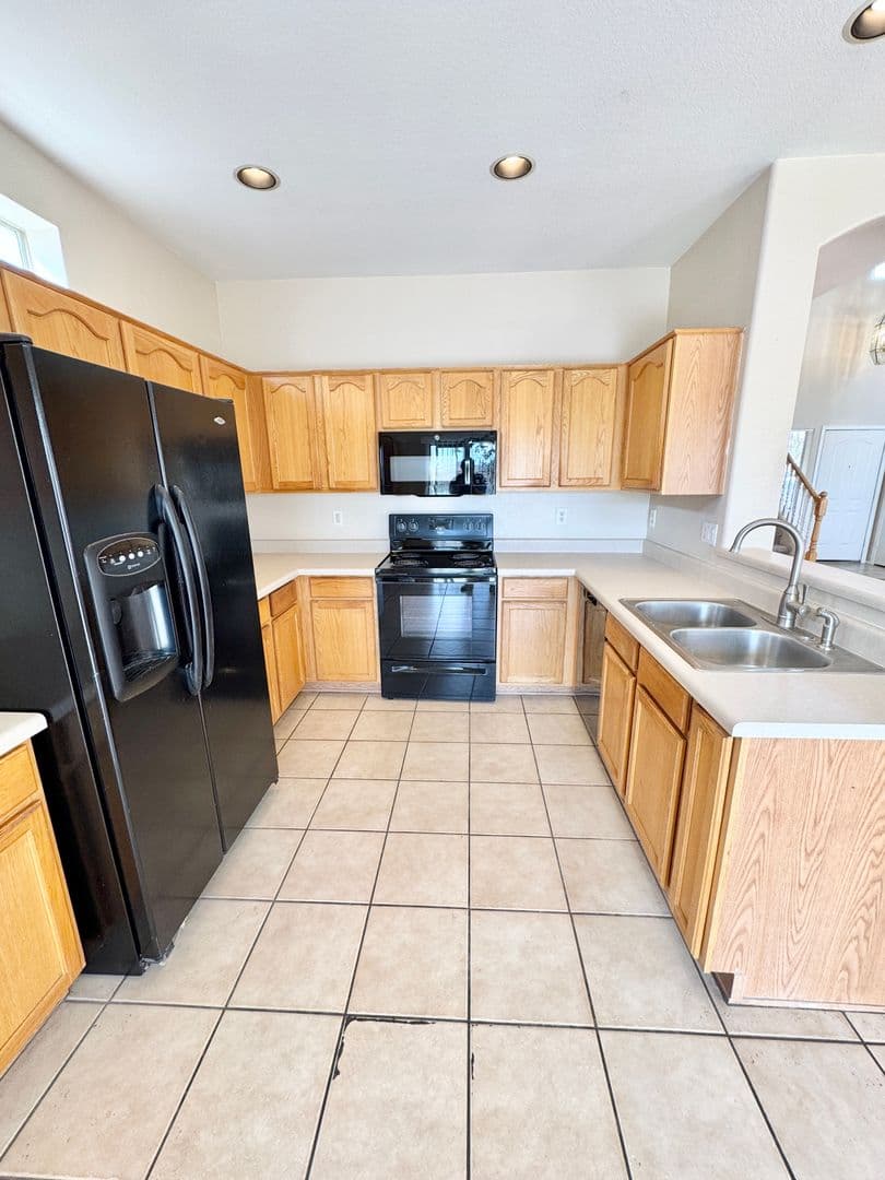 AVONDALE House: 1941 N 107TH DR