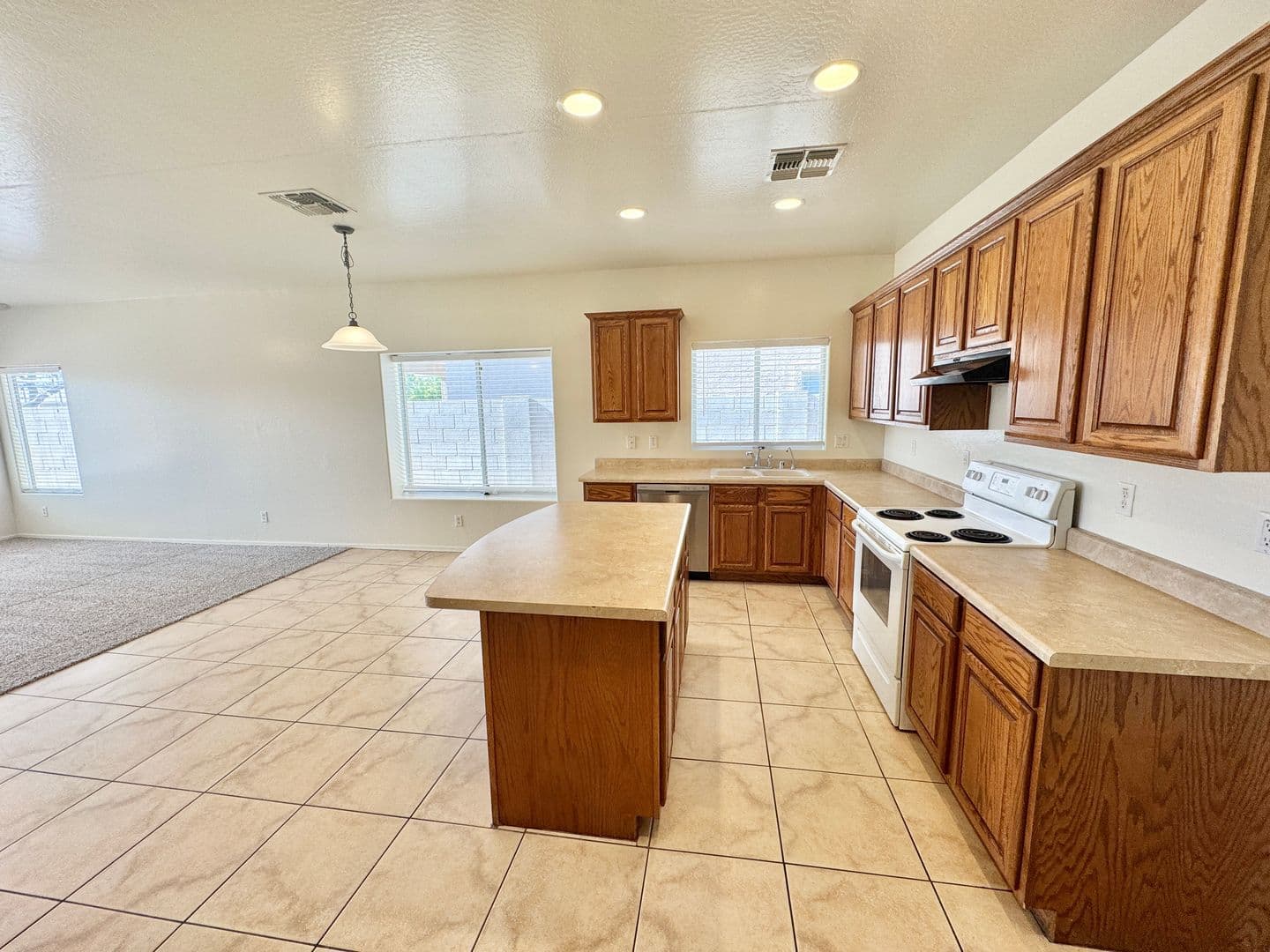 AVONDALE House: 314 S 117TH DR