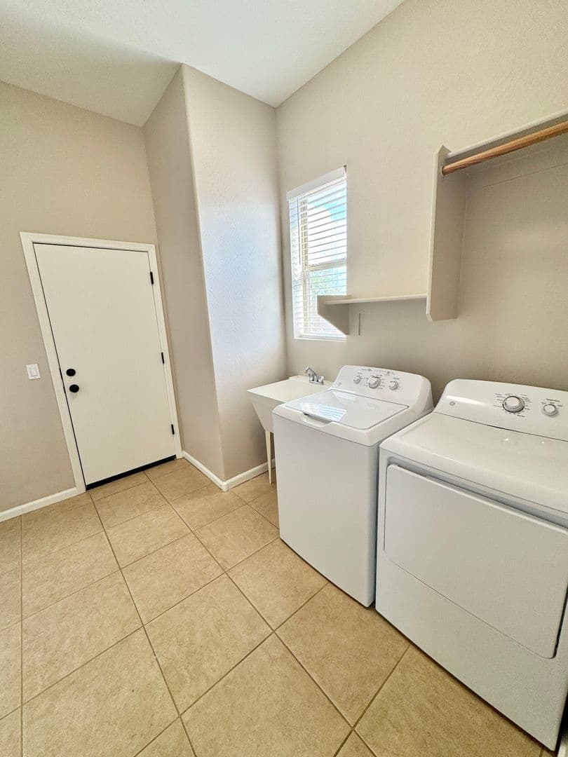 PHOENIX House: 33007 N 23RD AVE