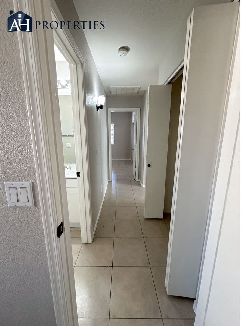 BUCKEYE House: 805 E CENTRE AVE