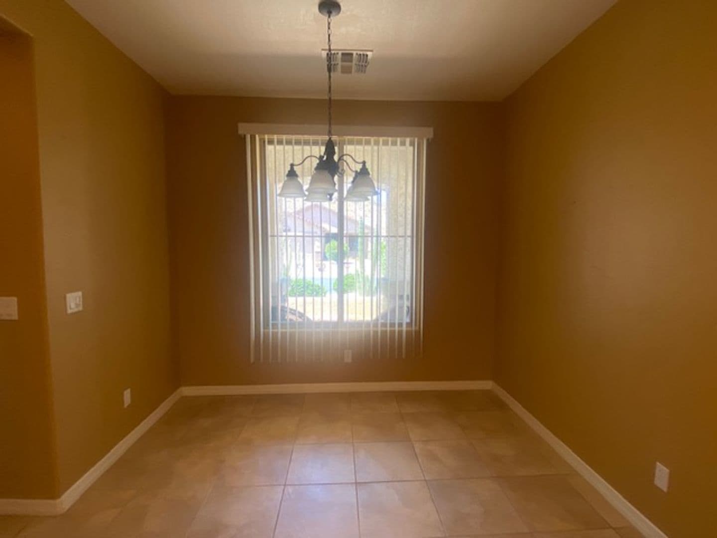 SAN TAN  VALLEY House: 504 W TWIN PEAKS