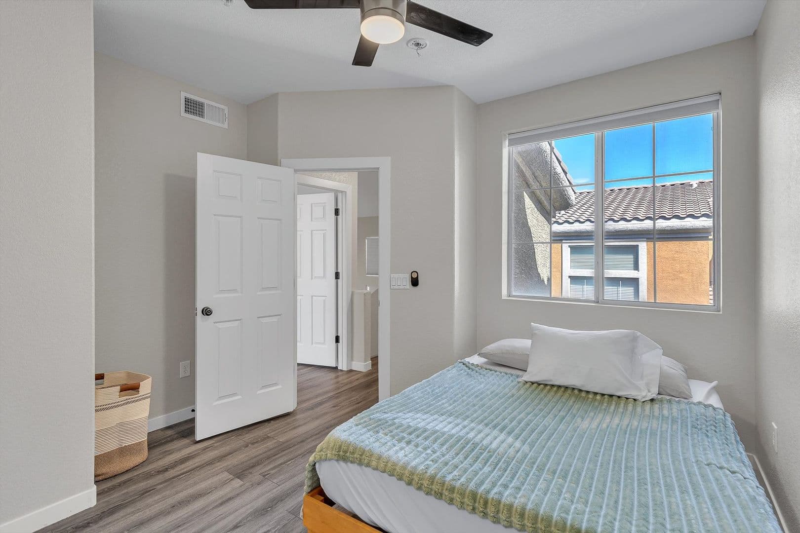 PHOENIX House: 18250 N CAVE CREEK RD #180