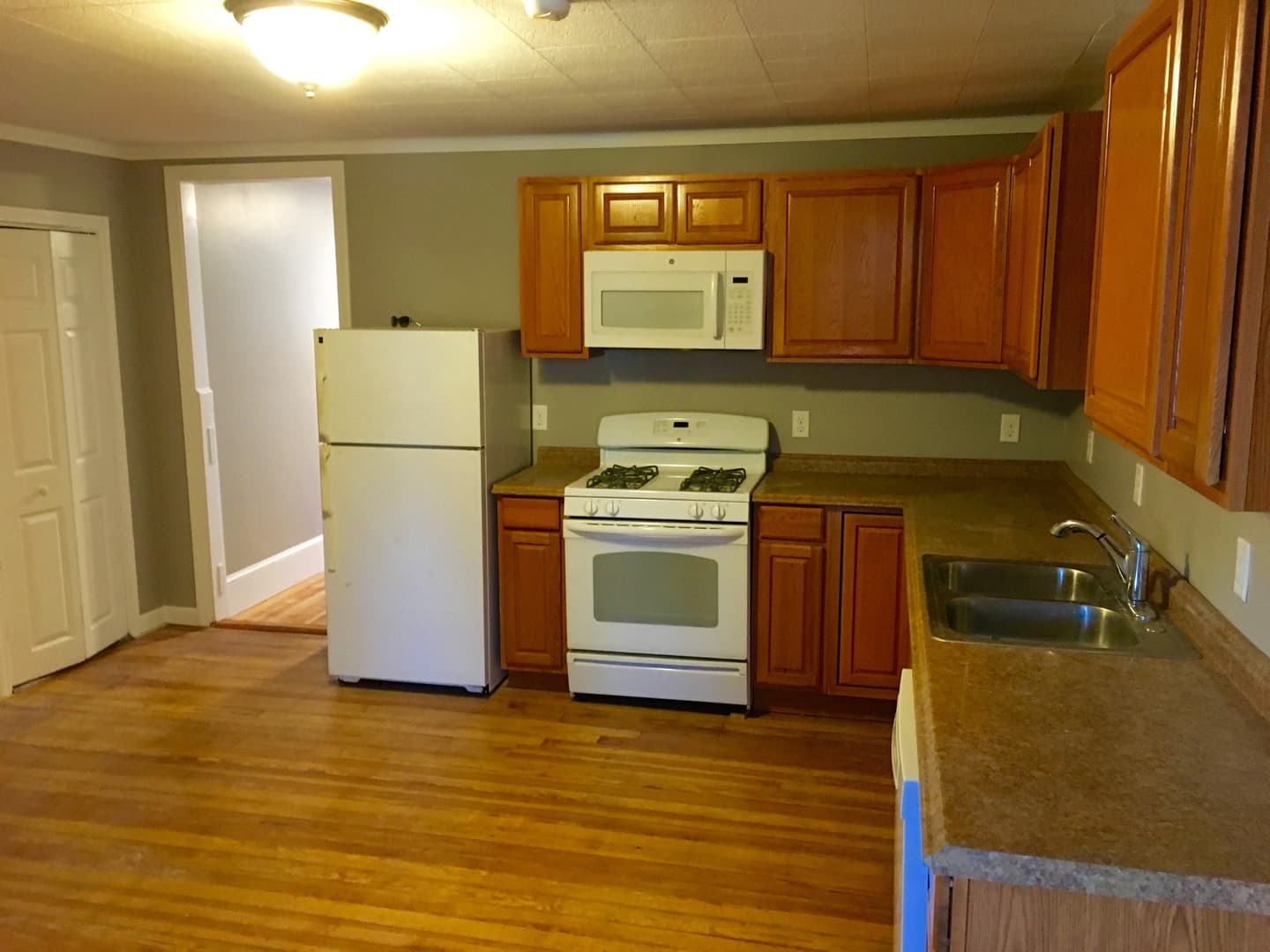 Winthrop Apartment: 31-33 Pleasant Park Road