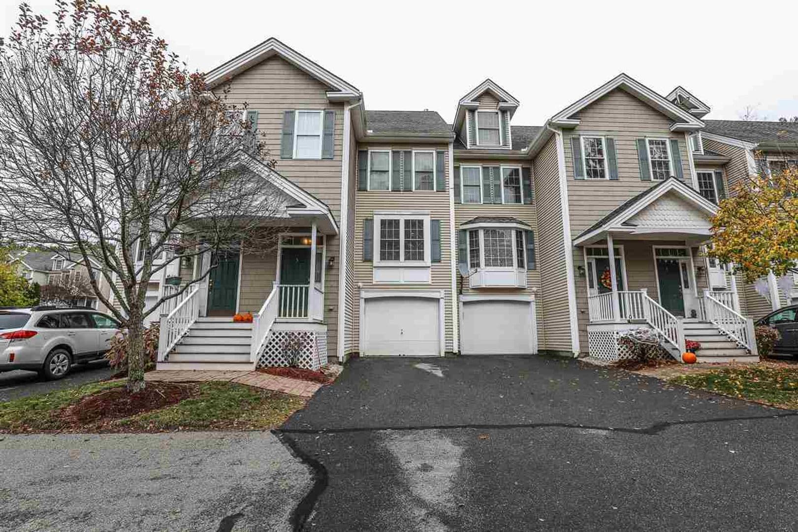 Nashua House: 3 Georgetown Dr