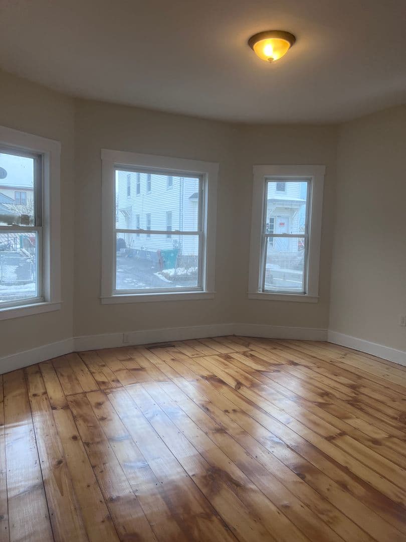 Lowell Apartment: 174-176 Crosby Street