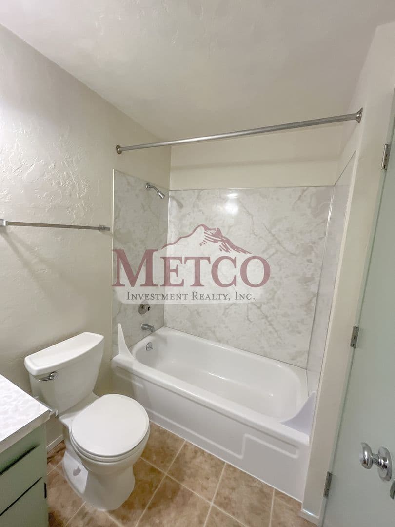 Springfield Apartment: 807 A Street