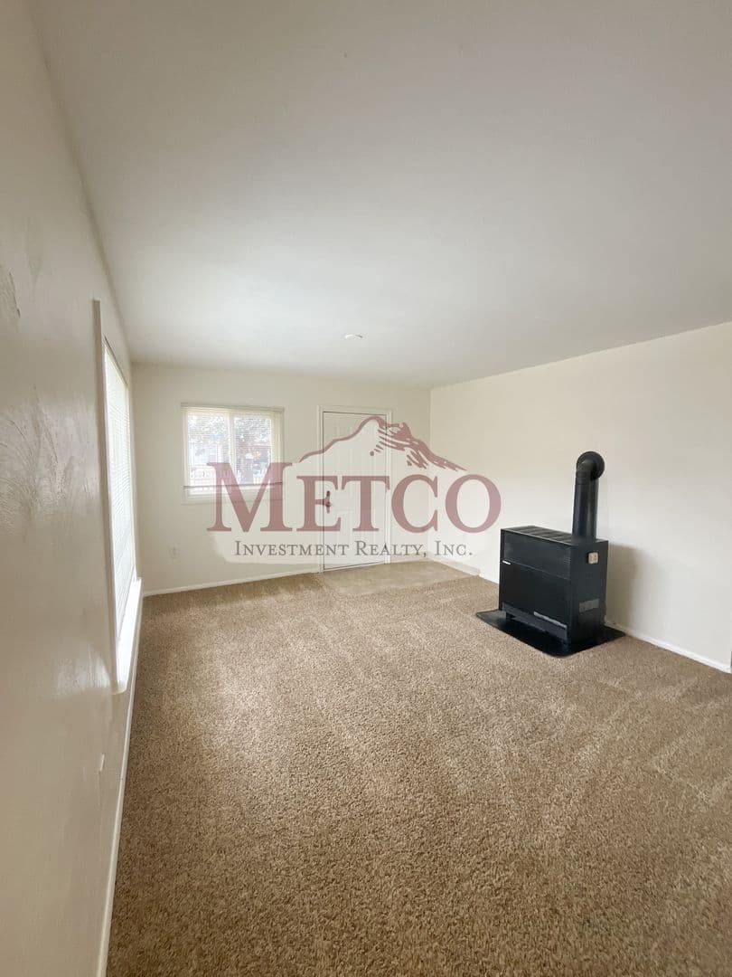 Cottage Grove Apartment: 1105/07/09 E. Van Buren Ave