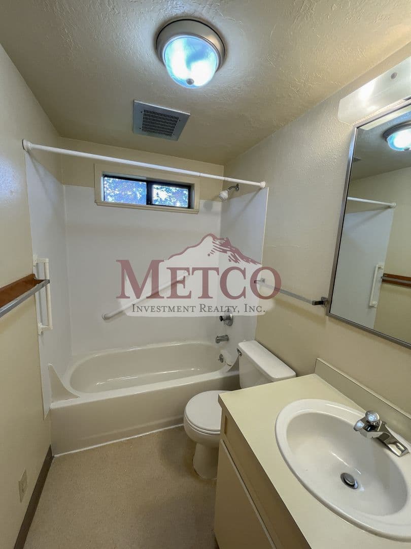 Eugene Apartment: 2601/2603 Haig Street