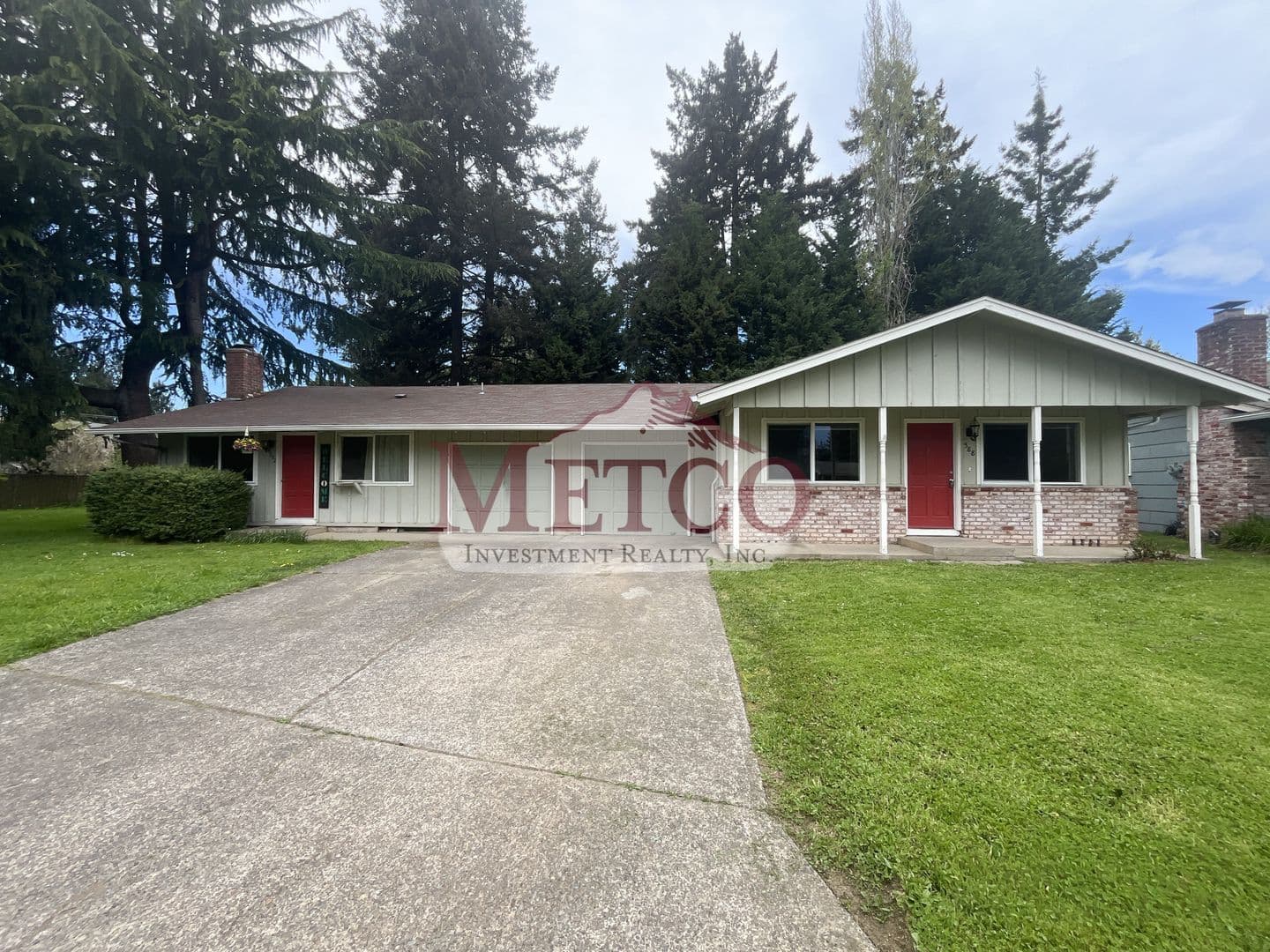 Eugene Apartment: 588/592 Cinderella Lp
