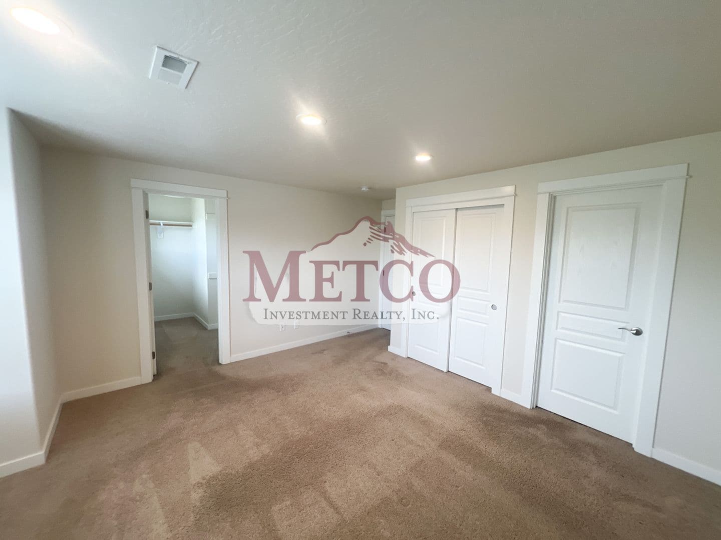 Coburg House: 32902 McKenzie St