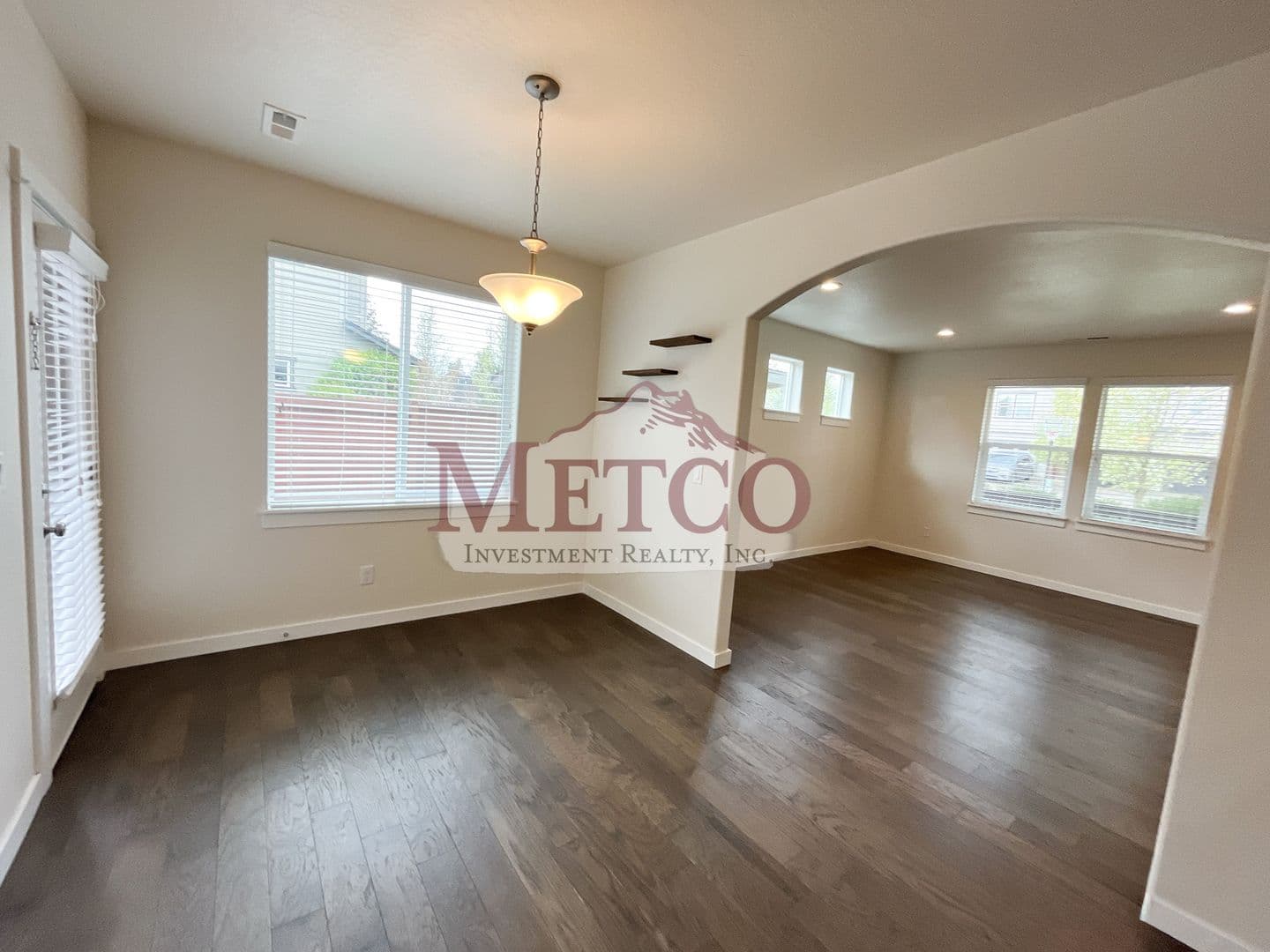 Coburg House: 32902 McKenzie St