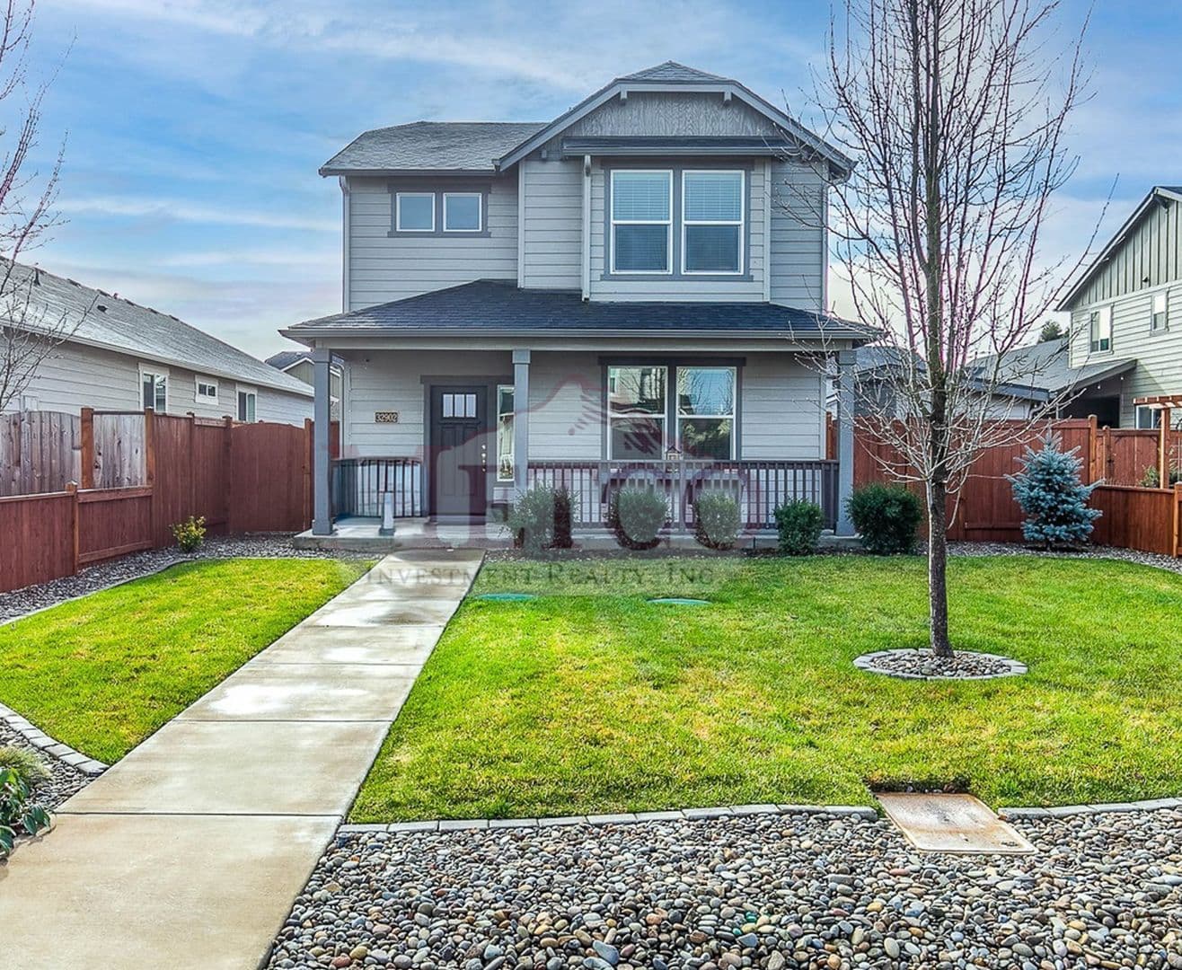 Coburg House: 32902 McKenzie St