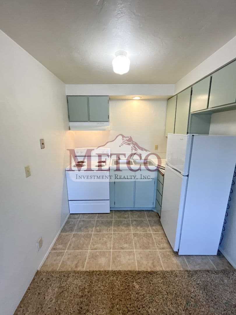 Springfield Apartment: 807 A Street
